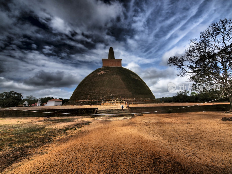 阿努拉达普拉佛教寺院遗址Abhayagiri Vihara的HDR